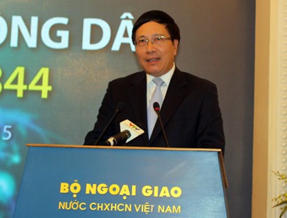 Mở đường dây nóng bảo hộ người Việt ở nước ngoài