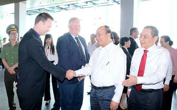 Ghi sổ 10 tỷ USD, tỷ phú Phạm Nhật Vượng chơi tốc độ F1