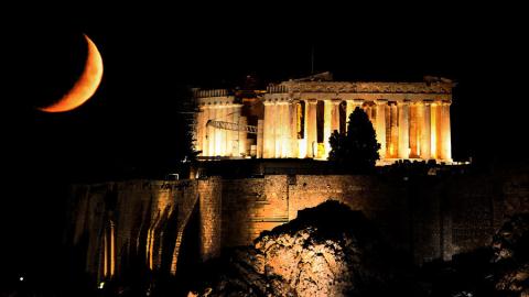 Châu Âu nặng nợ càng thêm yếu vì trừng phạt Nga