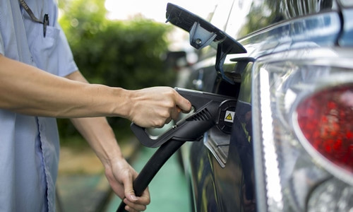 Sau Đức, Pháp, Anh.. Trung Quốc cũng sắp cấm bán ôtô chạy xăng dầu