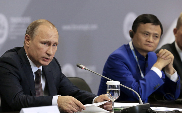 TT Putin hỏi Jack Ma: Còn trẻ vậy sao anh nghỉ hưu?