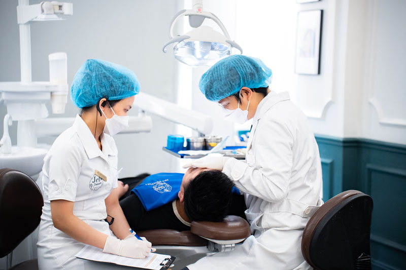 Giải quyết dứt điểm các vấn đề răng miệng: Để mỗi bữa cơm tại Nga đều tròn vị