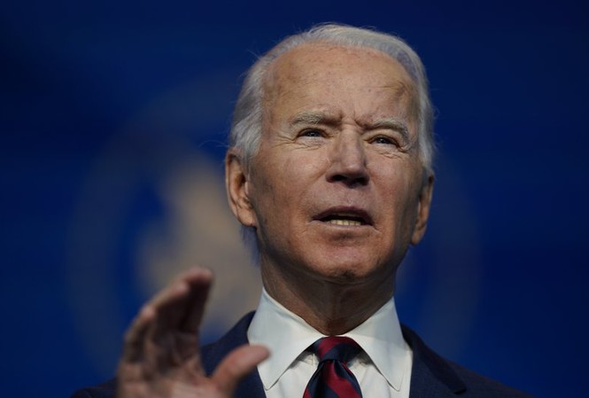 Ông Joe Biden tiêm vắc-xin ngừa COVID-19 trên sóng trực tiếp