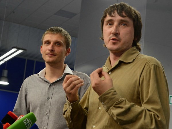 Hai nhà báo Nga bị bắt giữ ở Ukraine đã được trả tự do