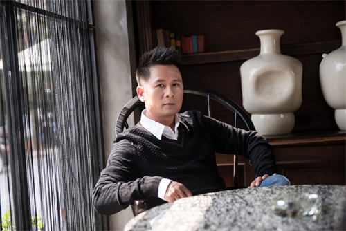 Dương Mỹ Linh chăm sóc nhà cửa để Bằng Kiều lưu diễn