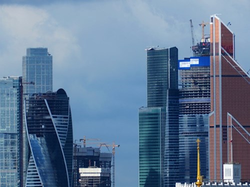 Cô gái trẻ thiệt mạng do mải chụp hình “tự sướng” trên cầu