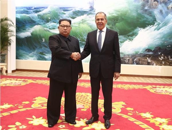 VIDEO: Hộp bí mật ông Lavrov mang từ Nga sang Triều Tiên