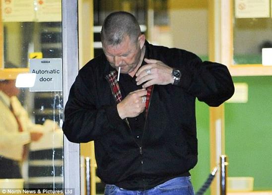 Anh: Đăng ảnh lên Facebook, không ngờ bị phát hiện tội giết người