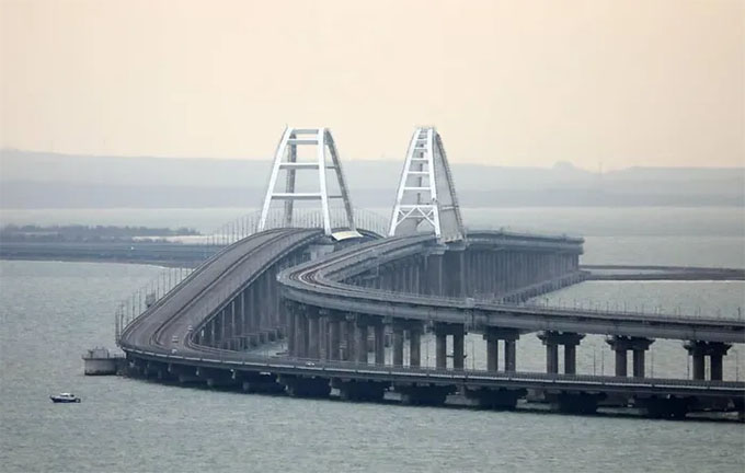 Ukraine lại đe dọa đánh sập cầu Crimea
