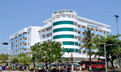 Gần 90 khách bị 'giam lỏng' vì khúc mắc giữa chủ tour và khách sạn