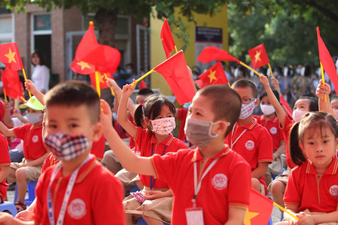 Lễ khai giảng 'đặc biệt': Nơi giãn cách, nơi trực tuyến vì dịch COVID-19