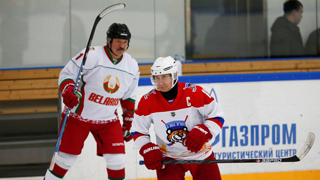 Tổng thống Putin đấu khúc côn cầu trên băng cùng người đồng cấp Belarus