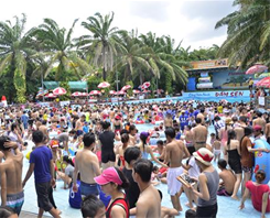 Khu vui chơi đông nghẹt trong ngày đầu nghỉ lễ