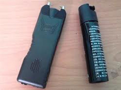 Nữ tài xế taxi bị cướp tiền, lột áo