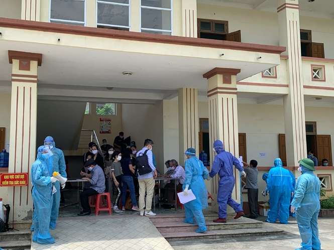 Ninh Bình phát hiện 5 trường hợp dương tính với SARS-CoV-2 về từ Nga