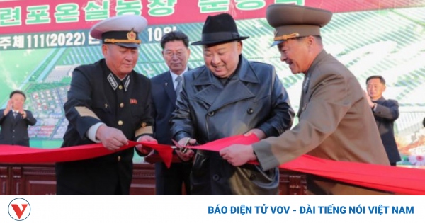 Ông Kim Jong Un dự lễ khánh thành trang trại nhà kính xây trên bãi thử tên lửa