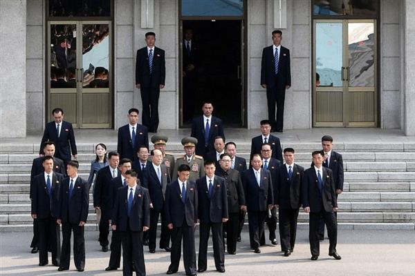 Từ 'lá chắn sống' đến bồn vệ sinh riêng để bảo vệ ông Kim Jong Un