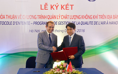 Hà Nội và Pháp ký thỏa thuận về quan trắc không khí