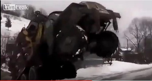 Video: Tài lái xe vượt dốc cự phách của lính Nga