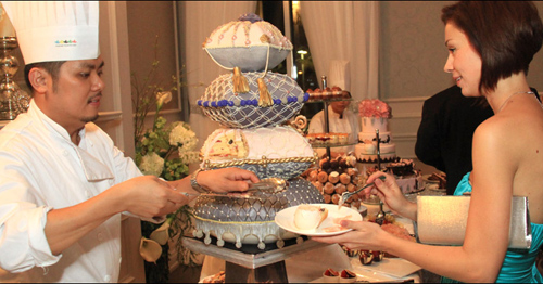 Người Việt làm bánh Tây