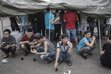 Lao động Việt bị tạm giữ tại Nga đã “ổn định hơn”