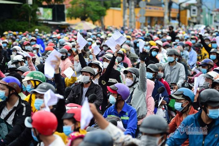 ''Em ở quê, sau Tết tính'': Vạn người chung lời nhắn, ông chủ làm sao đây