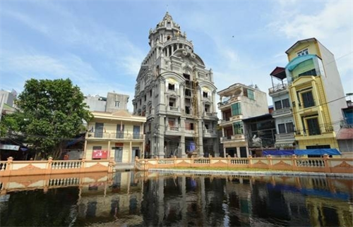 Siêu lâu đài dát vàng giữa lòng Hà Nội bị đình chỉ thi công