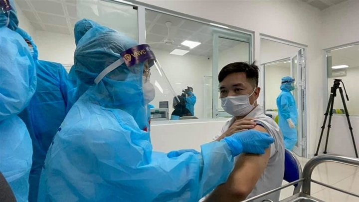 Hà Nội thêm 11 ca COVID-19 mới, hai ổ dịch phức tạp tiếp tục ghi nhận người nhiễm