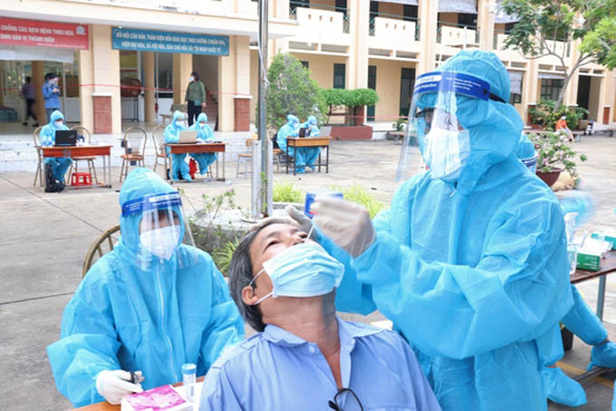 Số ca dương tính tăng nhanh, nhiều địa phương điều trị F0 tại nhà