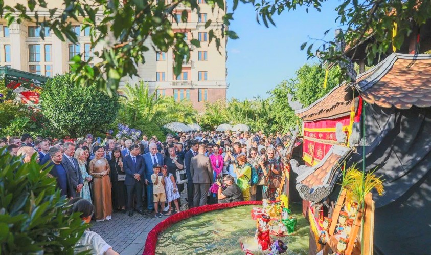 VIDEO: Lễ hội Văn hóa Việt Nam lần đầu tiên rực rỡ tại Quảng trường Manezh, Moskva