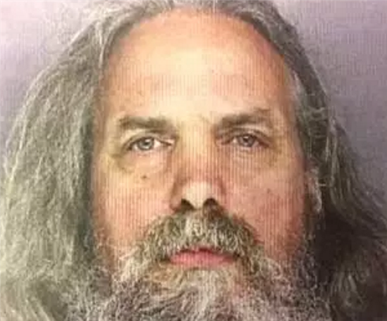 Mỹ chấn động vụ người đàn ông sống cùng 10 bé gái