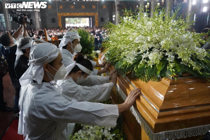 Xúc động lễ truy điệu, tiễn đưa Phó Chủ tịch Thường trực UBND TP.HCM Lê Hòa Bình