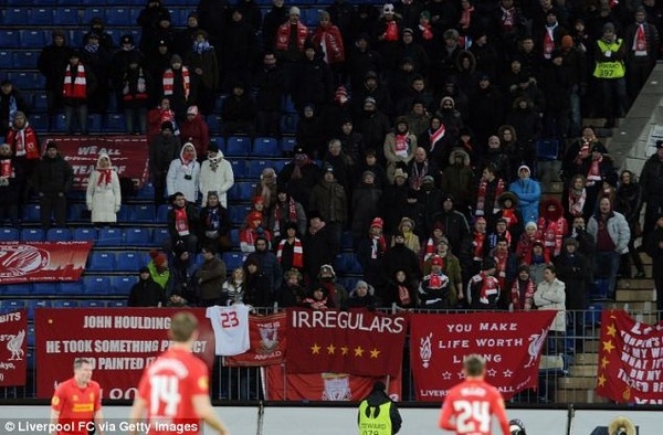 CĐV Liverpool bị côn đồ Nga tấn công dã man