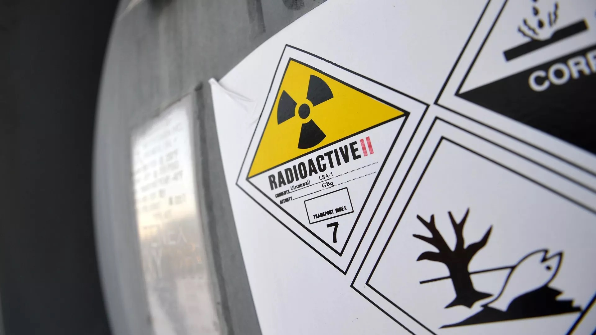 Nêu tên quốc gia không thân thiện phụ thuộc nhiều nhất vào uranium từ Nga