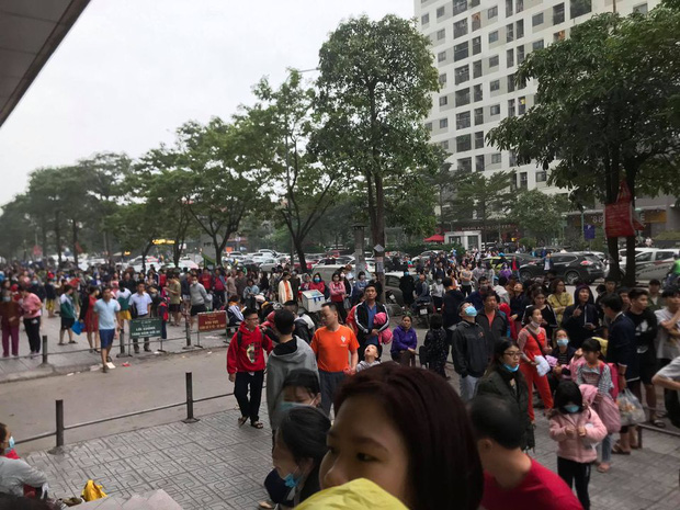 Hà Nội: Cháy lớn tại chung cư HH Linh Đàm, hàng nghìn người hoảng sợ tháo chạy vào sáng sớm