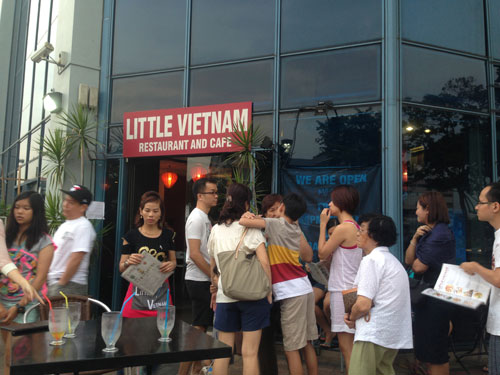 Phố đèn đỏ Geylang, Singapore - Sáng, tối góc người Việt