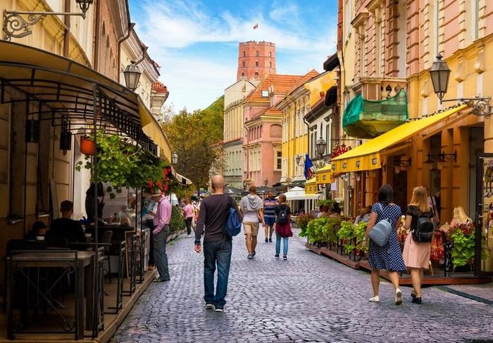 Litva sẽ tước giấy phép cư trú của 1.000 công dân Nga và Belarus