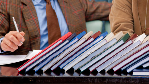 Các luận án sẽ được thảo luận trên mạng internet trước khi bảo vệ