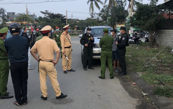 911 Đà Nẵng bắt ô tô chở 3 người Trung Quốc nhập cảnh trái phép