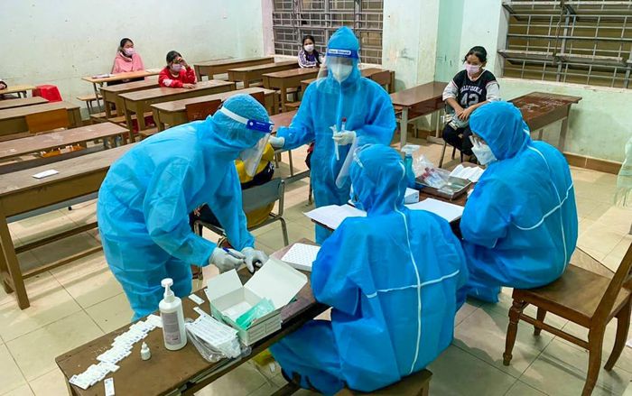 Phát hiện 19 ca dương tính với SARS-CoV-2, hơn 340 học sinh nghỉ học