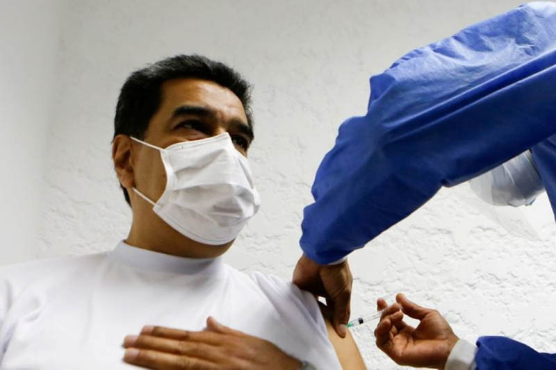 Tổng thống Venezuela tiêm vaccine Sputnik V do Nga sản xuất