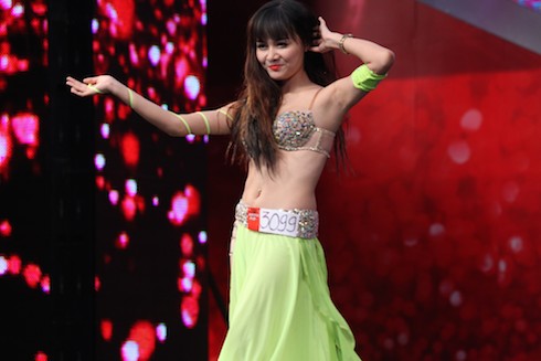 Vietnam's Got Talent: Huy Tuấn xin số điện thoại thí sinh gợi cảm