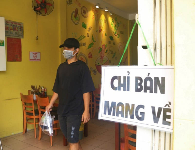 Các quận trung tâm Hà Nội dừng bán hàng ăn, uống tại chỗ