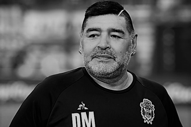 Diego Maradona qua đời ở tuổi 60