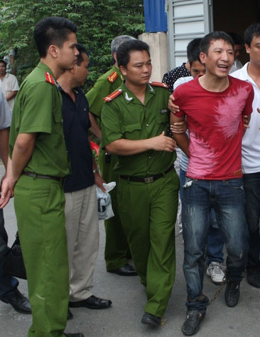 Trùm ma túy giăng bẫy điện để chống công an