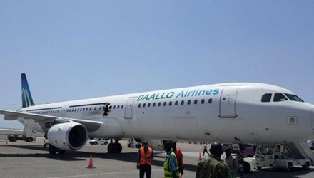 Rụng tim lời kể của phi công vụ máy bay bị thủng hút hành khách văng ra ngoài