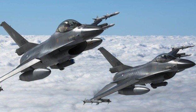 Một thành viên NATO tạm dừng chuyển giao máy bay chiến đấu F-16 cho Ukraine