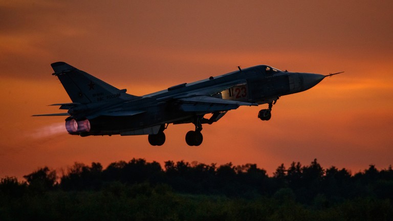 Su-24 rơi, trực thăng Mi-8 tới gấp hiện trường