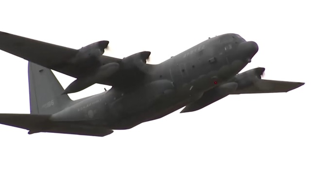 Máy bay ném bom siêu vượt âm Mỹ lần đầu xuất hiện trong lễ duyệt binh Hàn Quốc