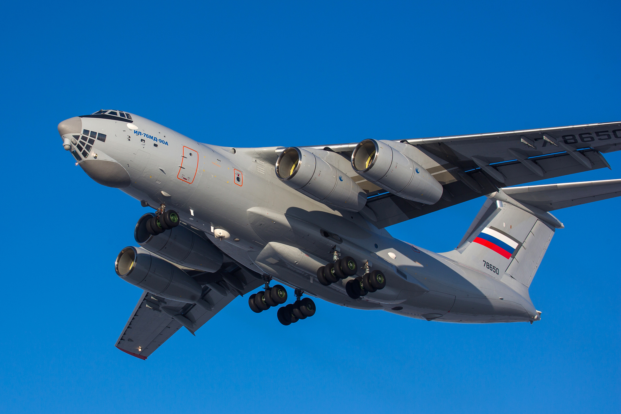 Máy bay IL-76 của Bộ Tình trạng khẩn cấp Nga đã chuyển 33 tấn hàng viện trợ nhân đạo cho Lebanon